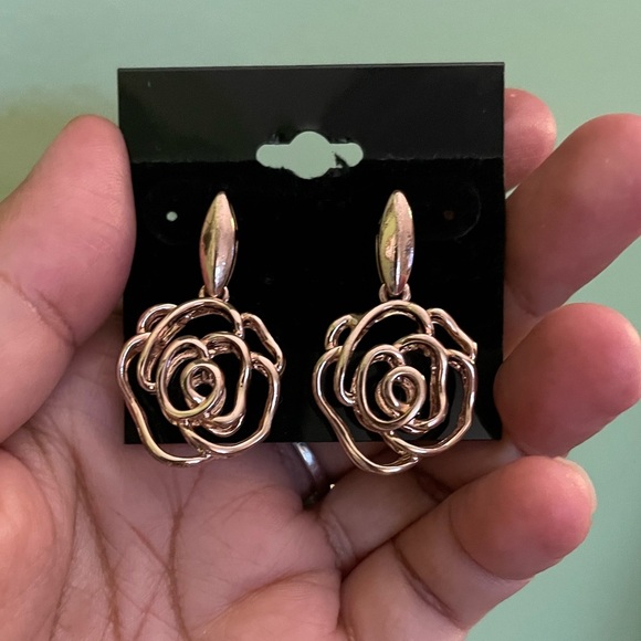 Elegant Gold Camellia Earrings - Picture 1 of 2